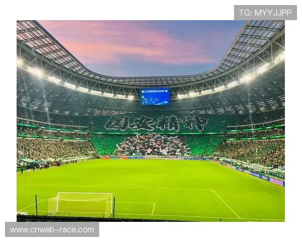 巴列卡诺主场氛围火爆，北看台TIFO助威